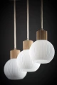 pol_pl_Lampa-wiszaca-biala-ryflowana-kula-drewno-bukowe-41845-ALBA-3-prosta-15408_11.webp